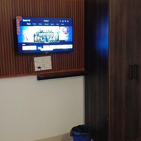 Hotel Blue Heaven Oyotownhouse 가지아바드 외부 사진