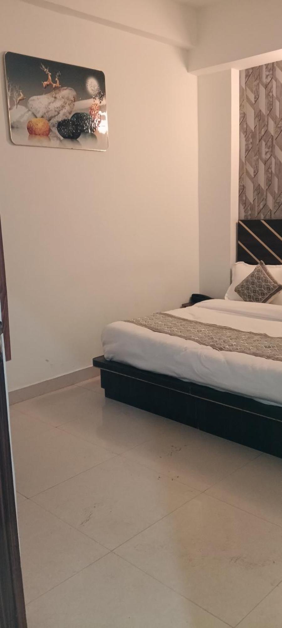 Hotel Blue Heaven Oyotownhouse 가지아바드 외부 사진