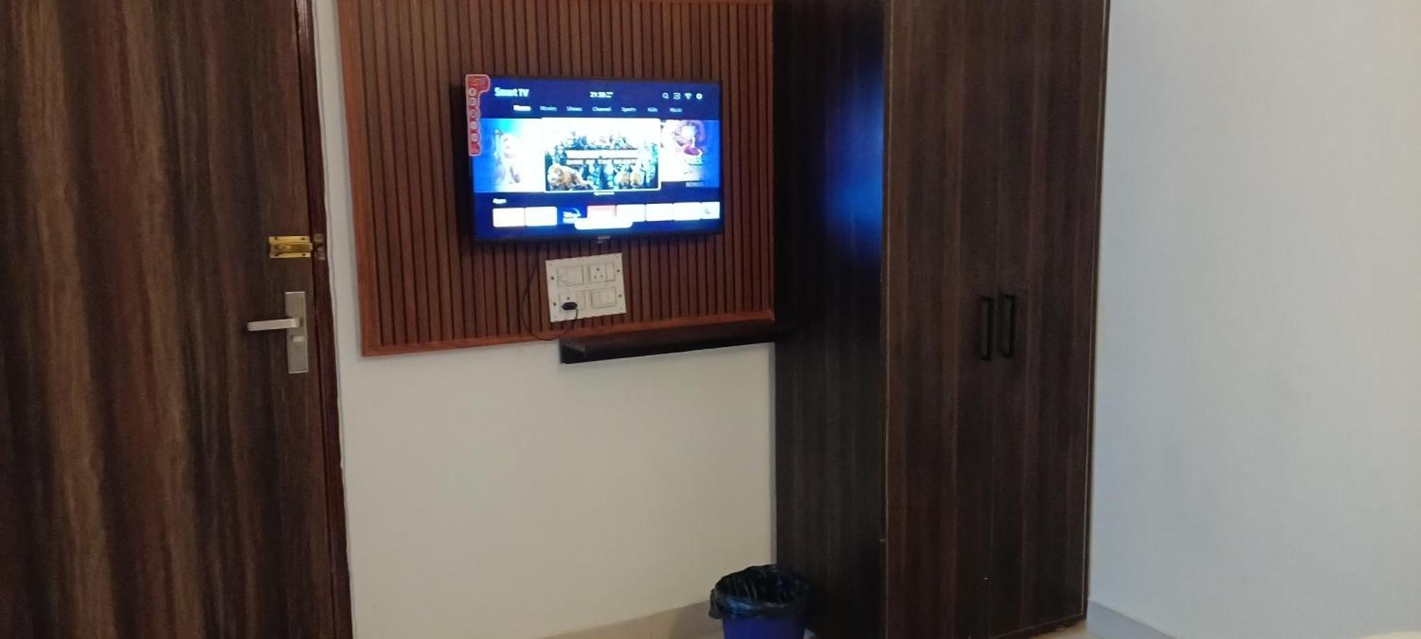 Hotel Blue Heaven Oyotownhouse 가지아바드 외부 사진