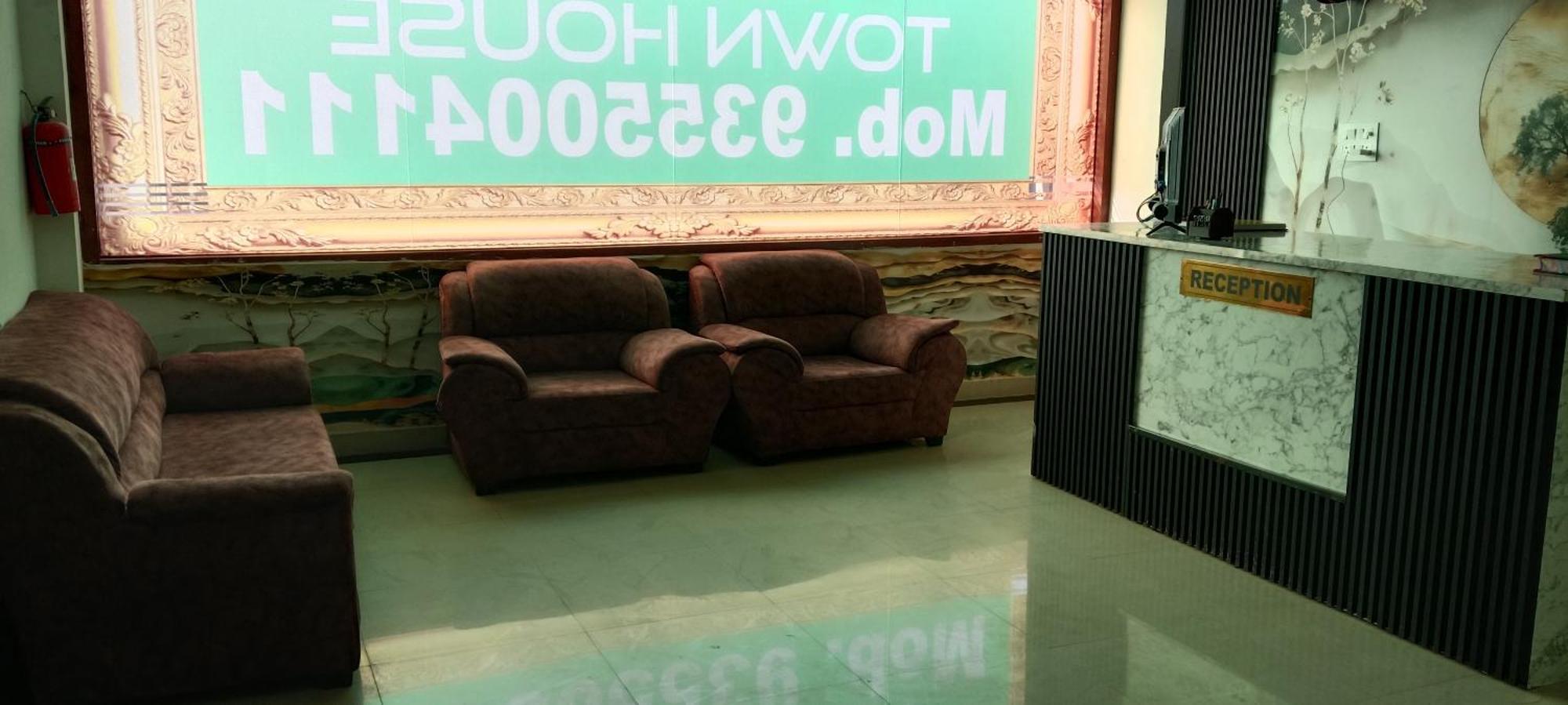 Hotel Blue Heaven Oyotownhouse 가지아바드 외부 사진